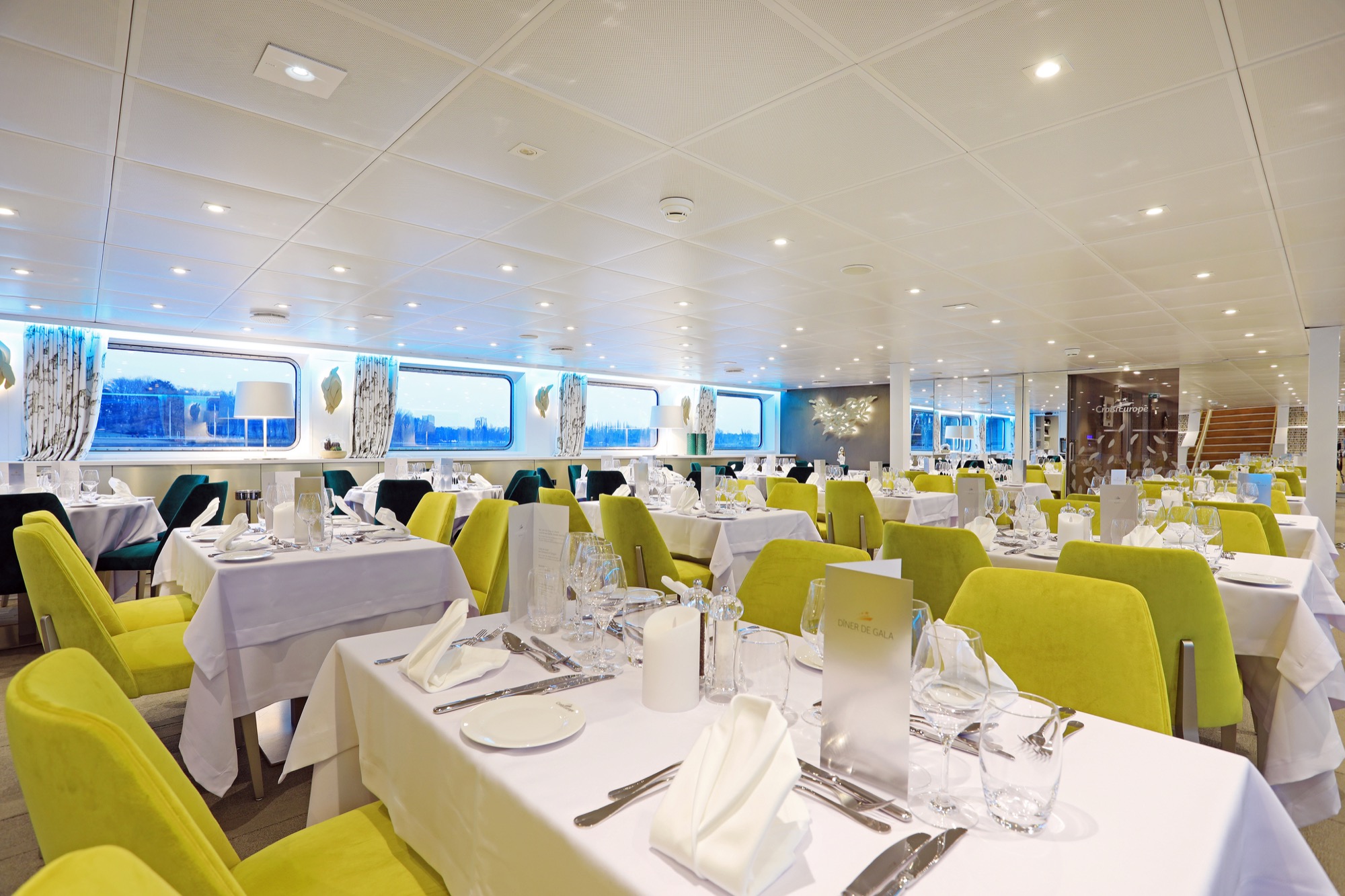 CroisiEurope MS Elbe Princesse II Restaurant 1.jpg